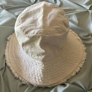 Cream bucket hat